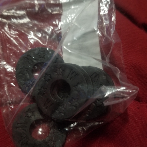 Guitar Strap Safety Lock 6 pack - Picture 4 of 5